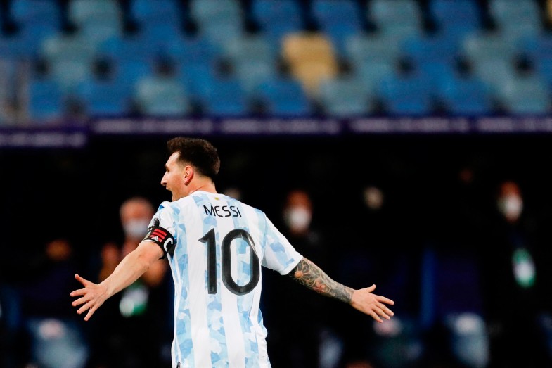 Messi brille avec l'Albiceleste et marque un peu plus l'histoire du football