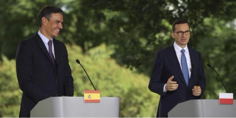 Le premier ministre espagnol se réjouit du transfert de Lewandowski au Barça