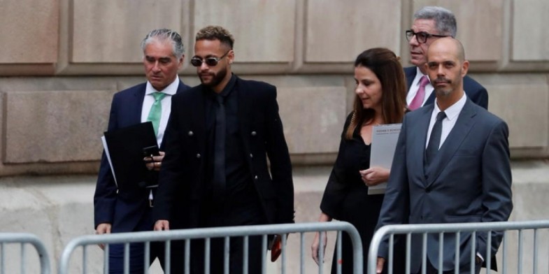 Neymar attendu ce lundi matin au tribunal de Barcelone