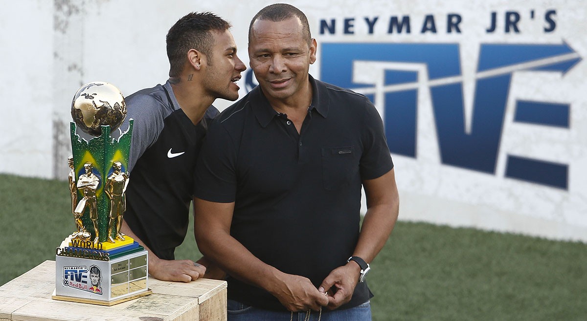 Le père de Neymar répond au PSG !
