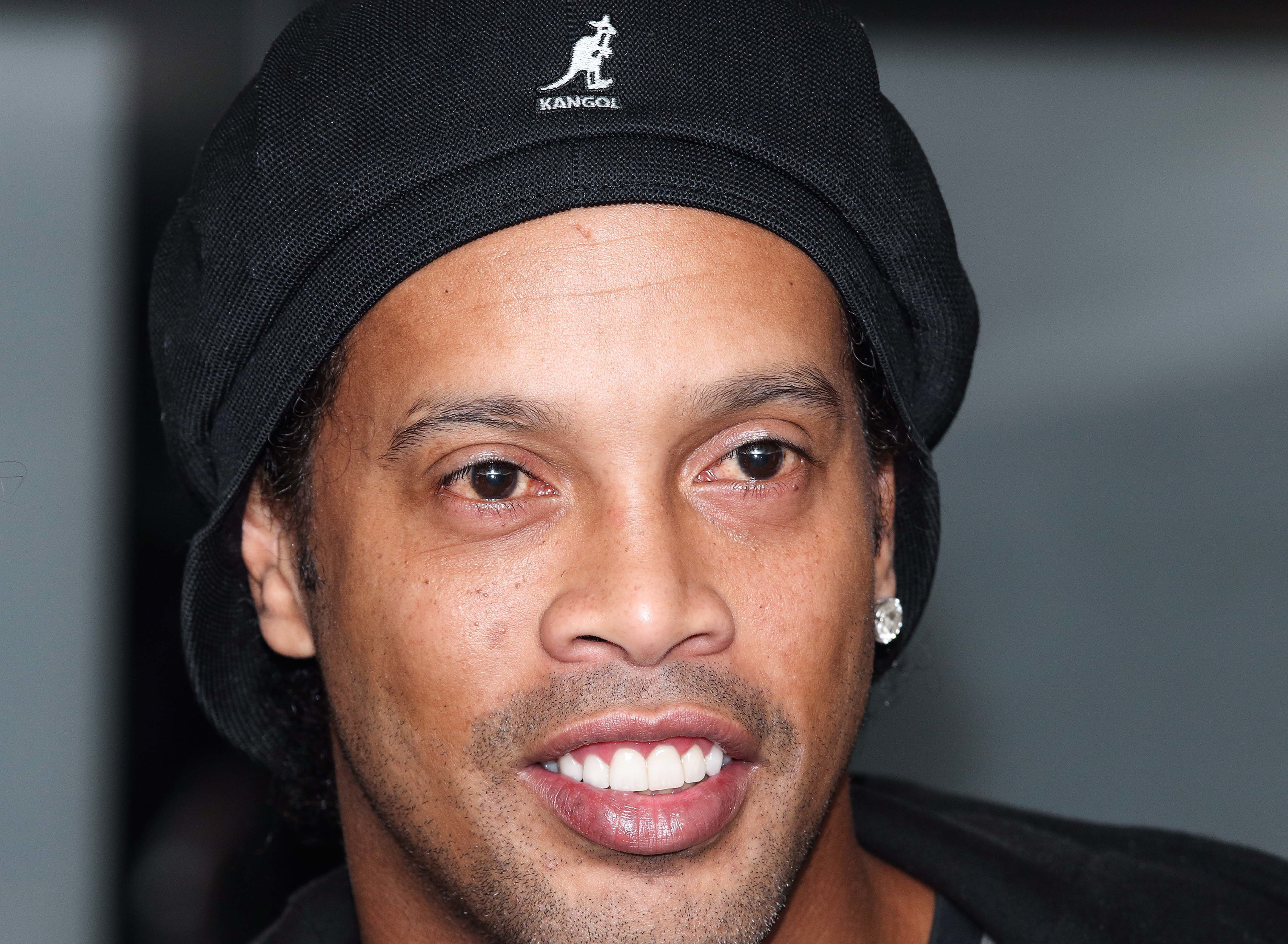 43e anniversaire de Ronaldinho, toujours au cœur d'une affaire judiciaire